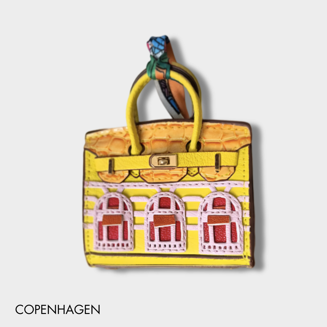 LuxeClip™ – Stylish, Compact & Luxurious