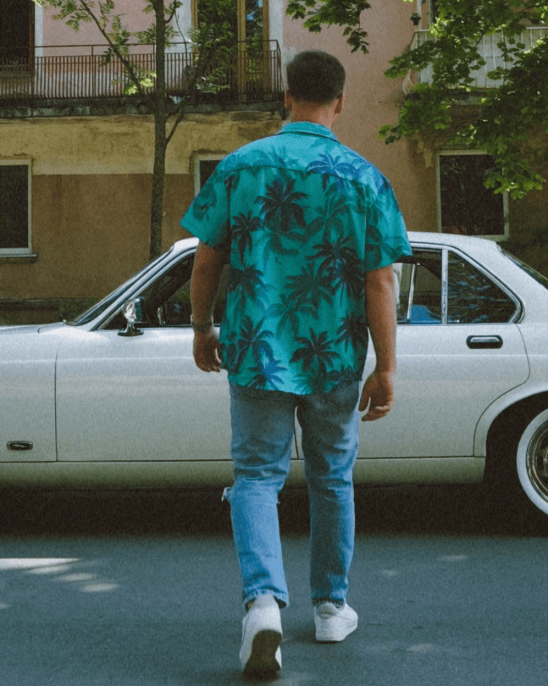 SunWave™ Retro Miami Shirt – Een Stijlvolle Terugblik naar de Jaren ’80