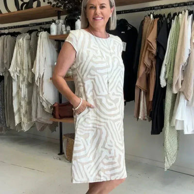 Solena™ Flow Dress – Stijlvol, Comfortabel en Vakantieproof