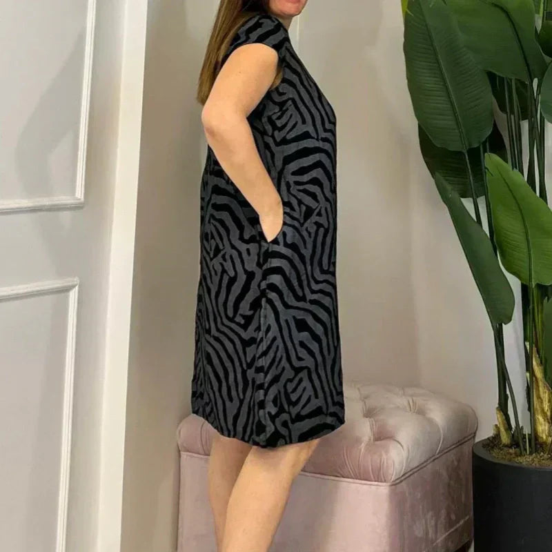 Solena™ Flow Dress – Stijlvol, Comfortabel en Vakantieproof